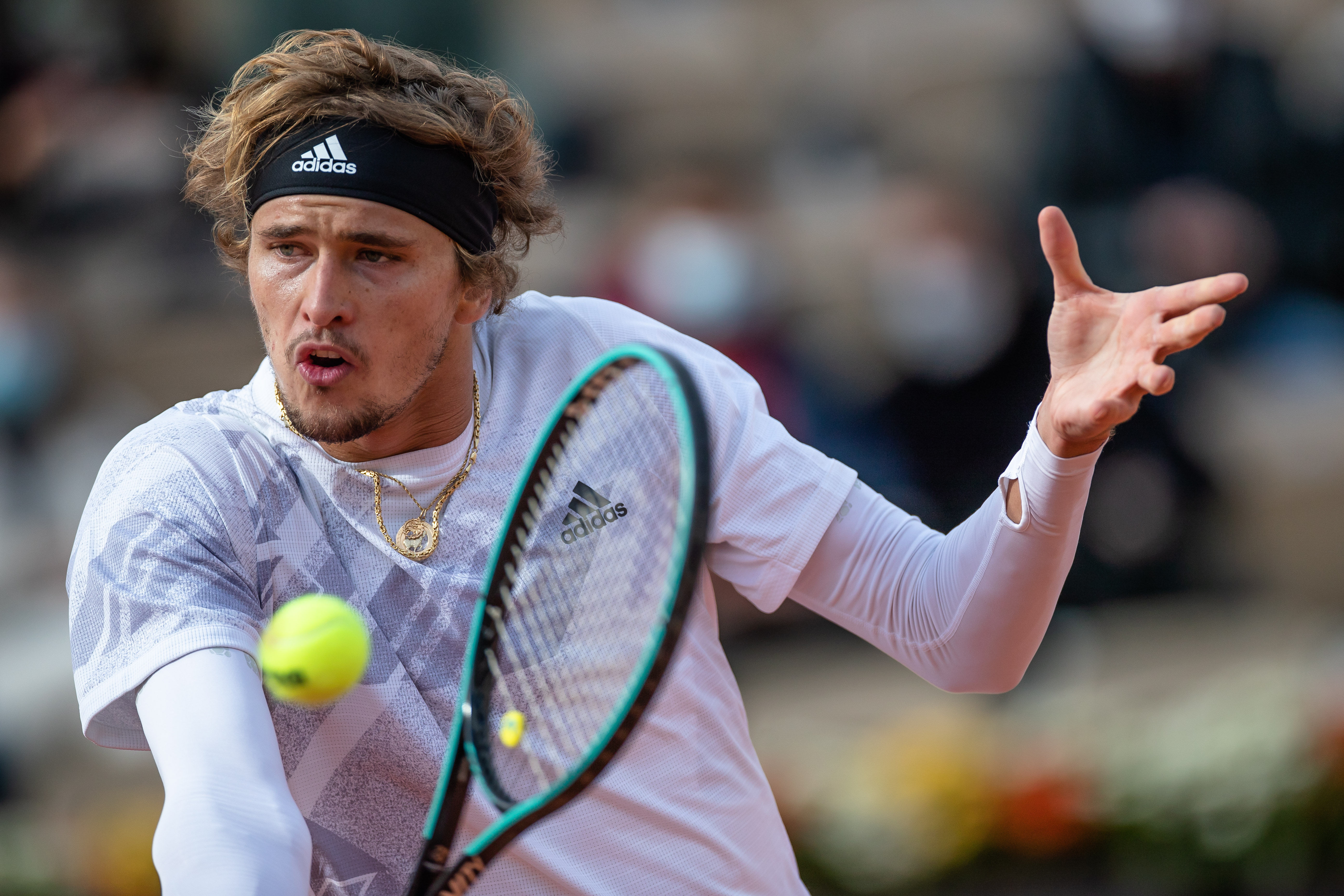 援都能首战 援都能首战