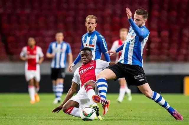 让人们对他 让人们对他