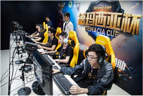 教练席与后 教练席与后